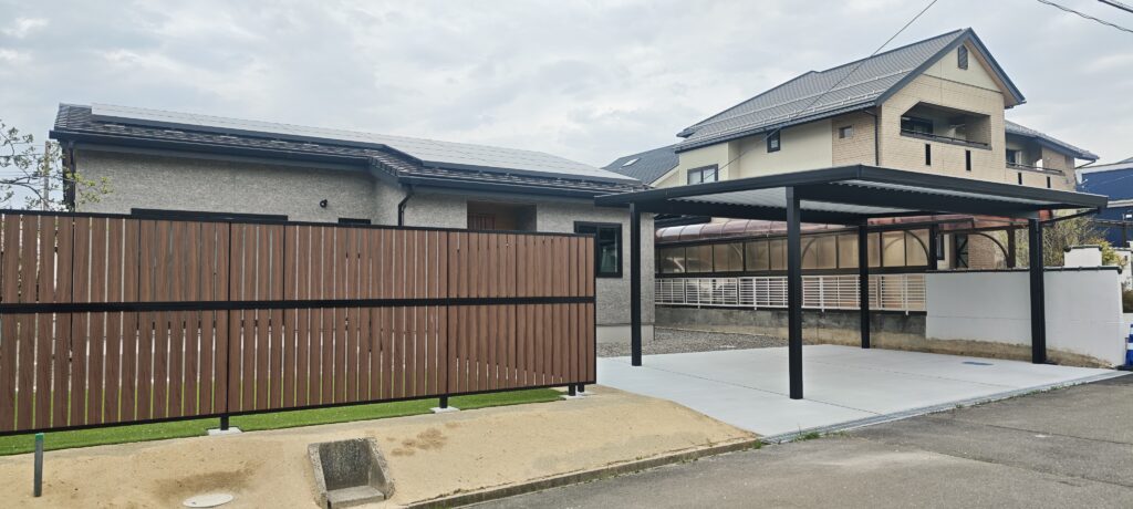 あなたの街の外構屋さん　施工事例 目隠しフェンス 舗装 駐車場 カーポート 宮城県仙台市
