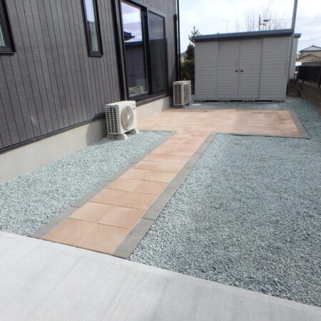 あなたの街の外構屋さん　施工事例 砂利敷き 駐車場舗装 カーポート 福島市