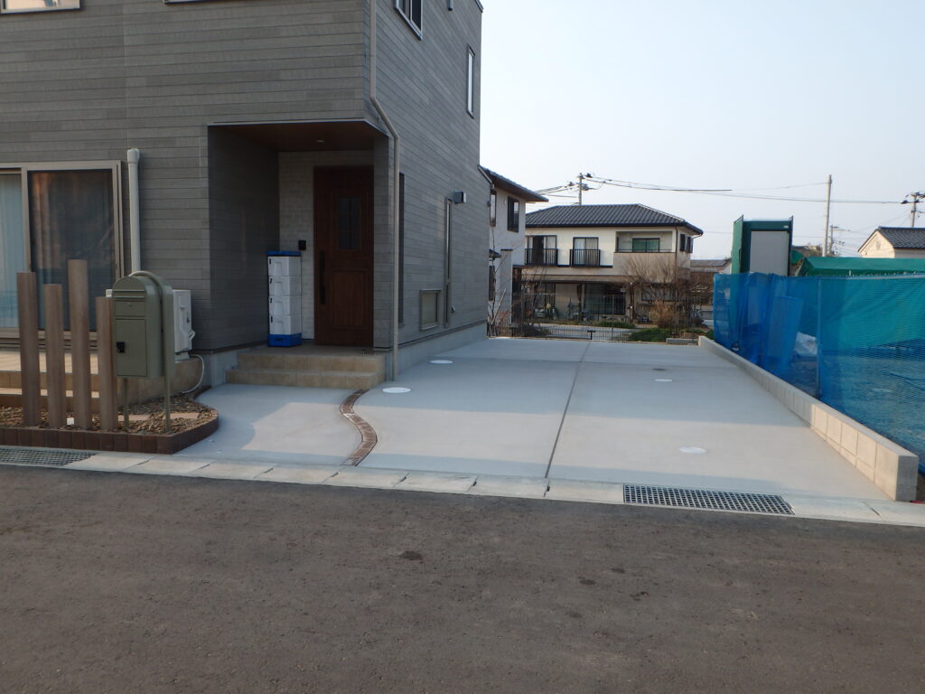 あなたの街の外構屋さん　施工事例 目隠しフェンス 郵便受け 駐車場舗装 福島市