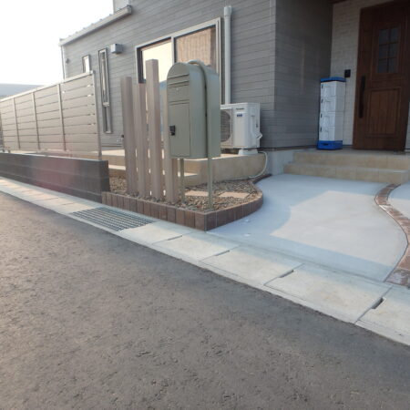 あなたの街の外構屋さん　施工事例 目隠しフェンス 郵便受け 駐車場舗装 福島市