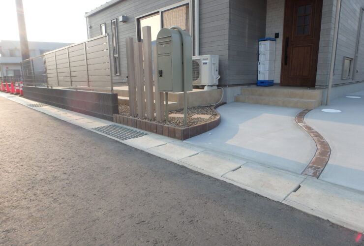 あなたの街の外構屋さん　施工事例 目隠しフェンス 郵便受け 駐車場舗装 福島市