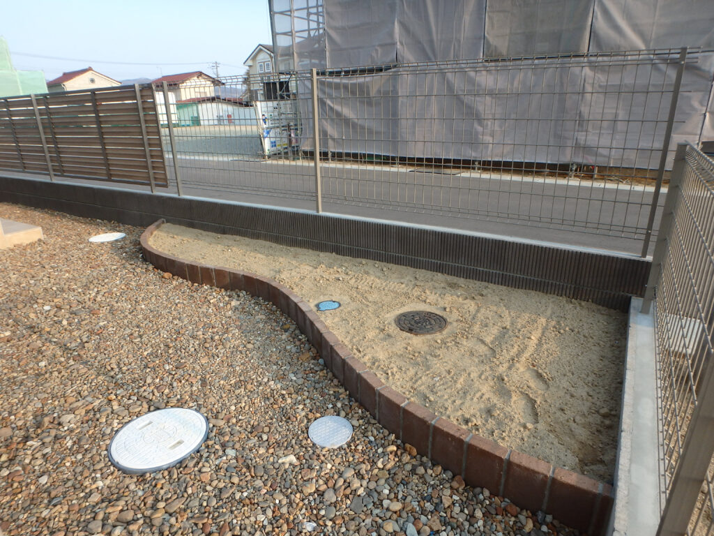 あなたの街の外構屋さん　施工事例 目隠しフェンス 郵便受け 駐車場舗装 福島市