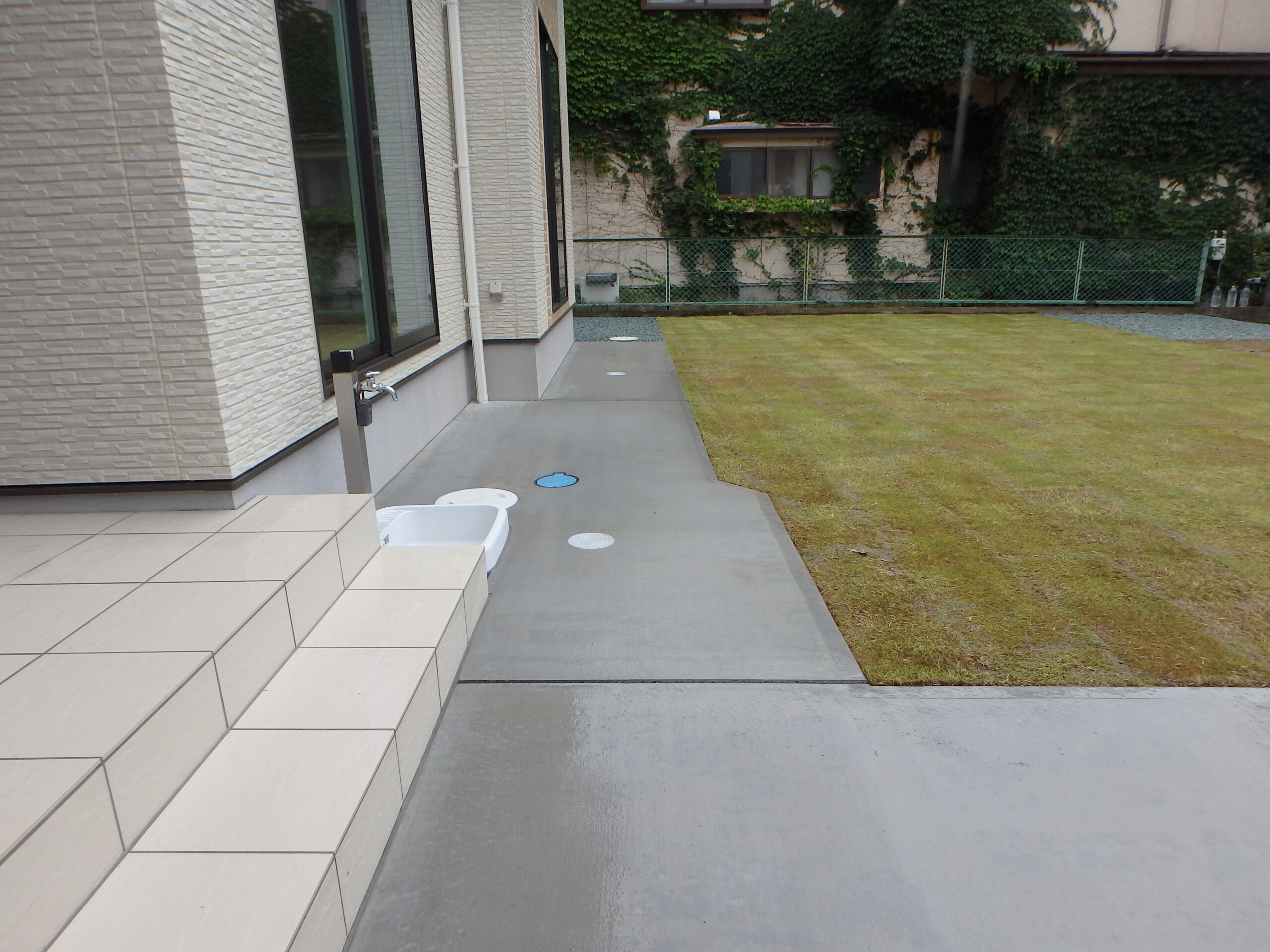 あなたの街の外構屋さん 仙台市 施工事例 アプローチ カーポート 駐車場 天然芝